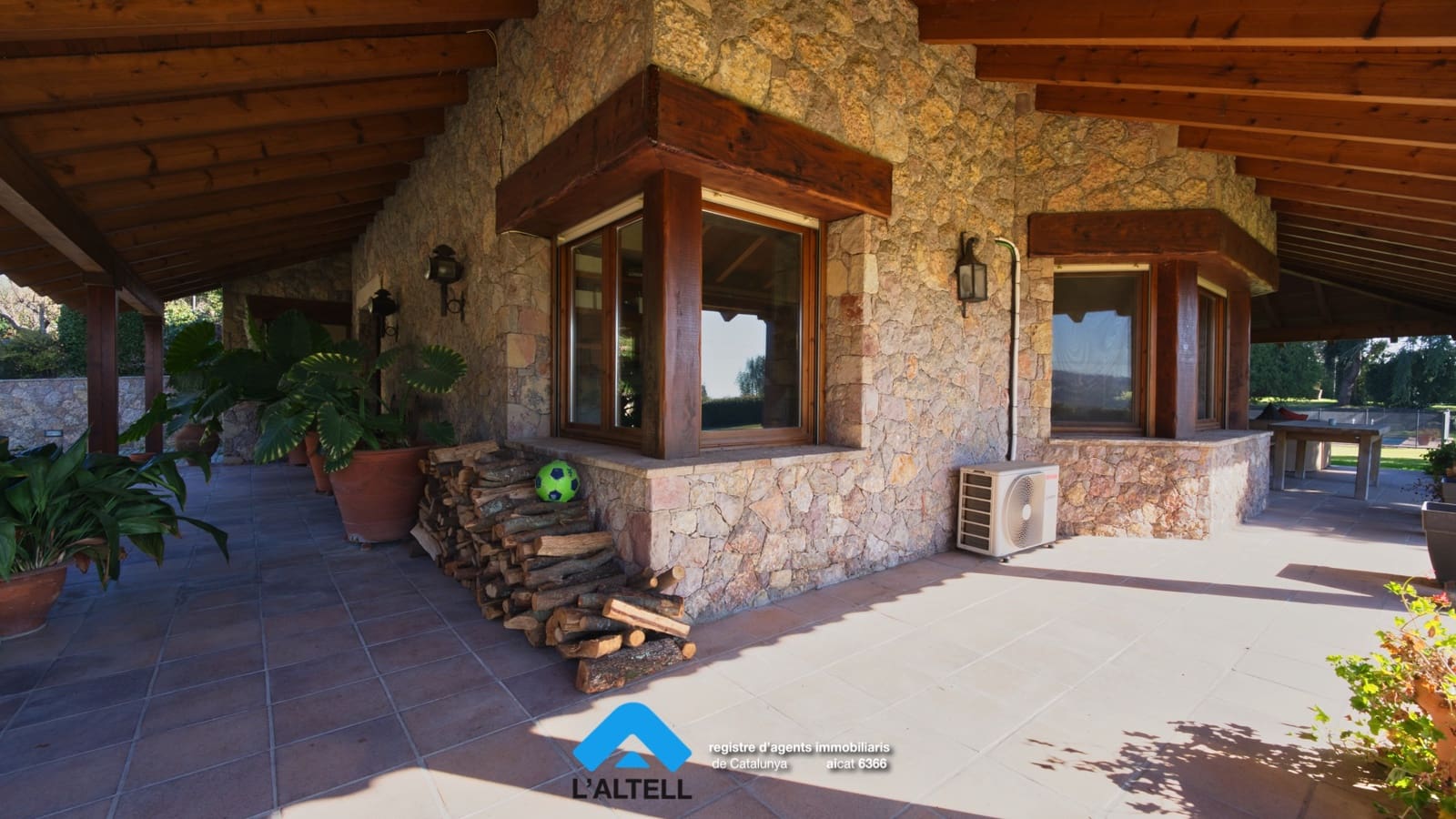 5 soveværelse Villa til salg i L'Ametlla del Valles med swimmingpool garage - € 875.000 (Ref: 9219047)