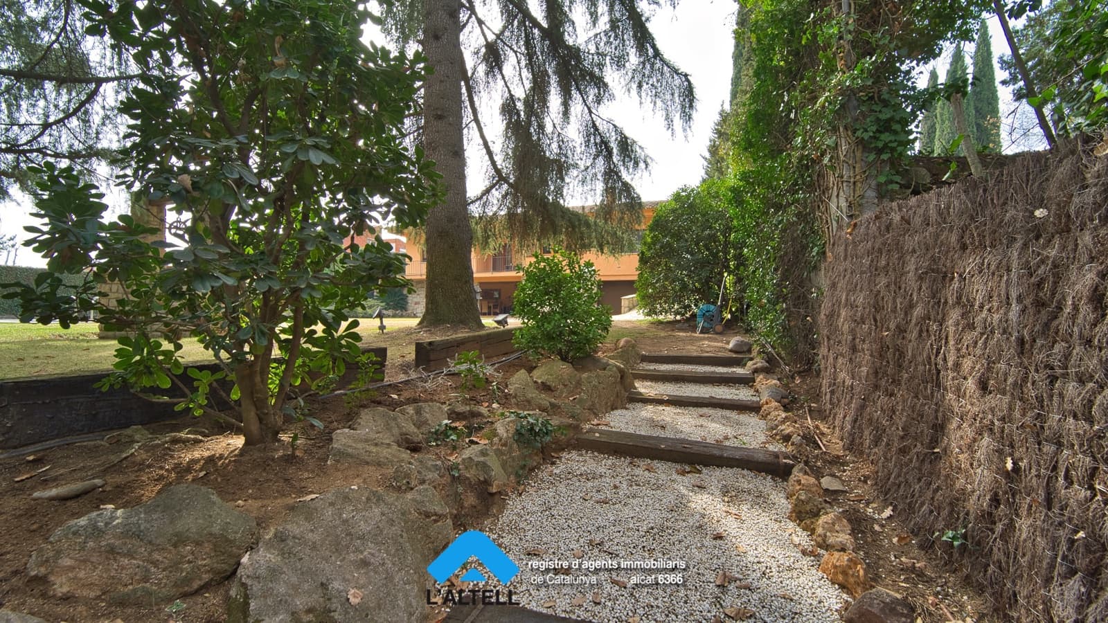 4 soveværelse Villa til salg i L'Ametlla del Valles med swimmingpool garage - € 875.000 (Ref: 9219050)