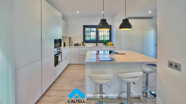 5 soveværelse Villa til salg i L'Ametlla del Vallès med swimmingpool garage - € 795.000 (Ref: 9219052)