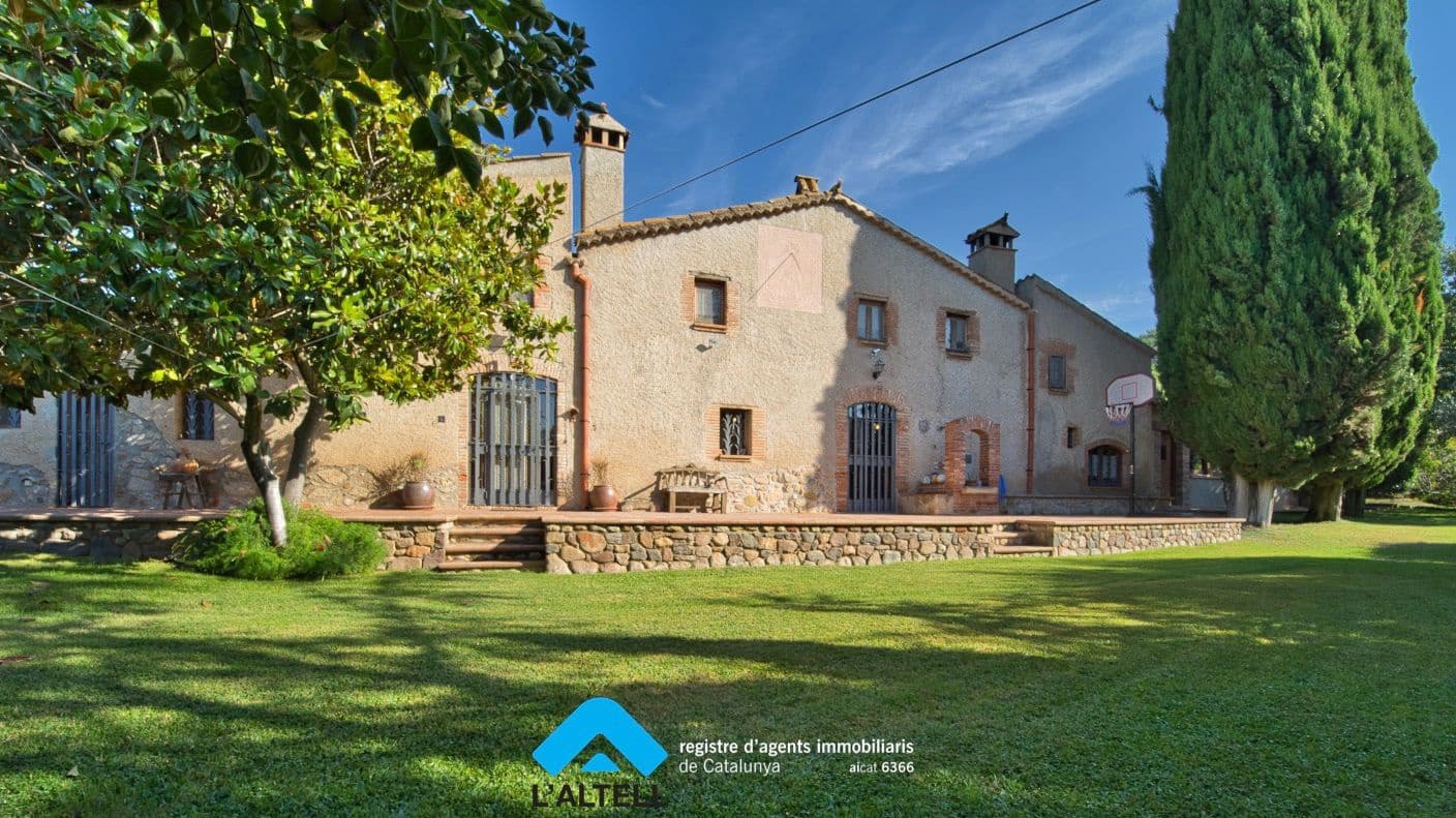 3 soveværelse Finca/Landehus til salg i L'Ametlla del Valles med swimmingpool garage - € 750.000 (Ref: 9219056)