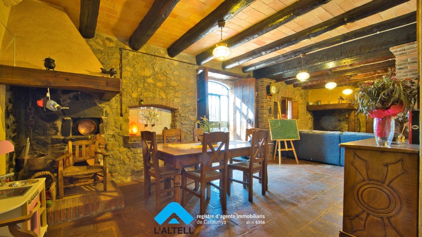 3 soveværelse Finca/Landehus til salg i L'Ametlla del Valles med swimmingpool garage - € 750.000 (Ref: 9219056)