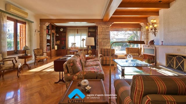 6 soveværelse Villa til salg i L'Ametlla del Vallès med garage - € 525.000 (Ref: 9219059)