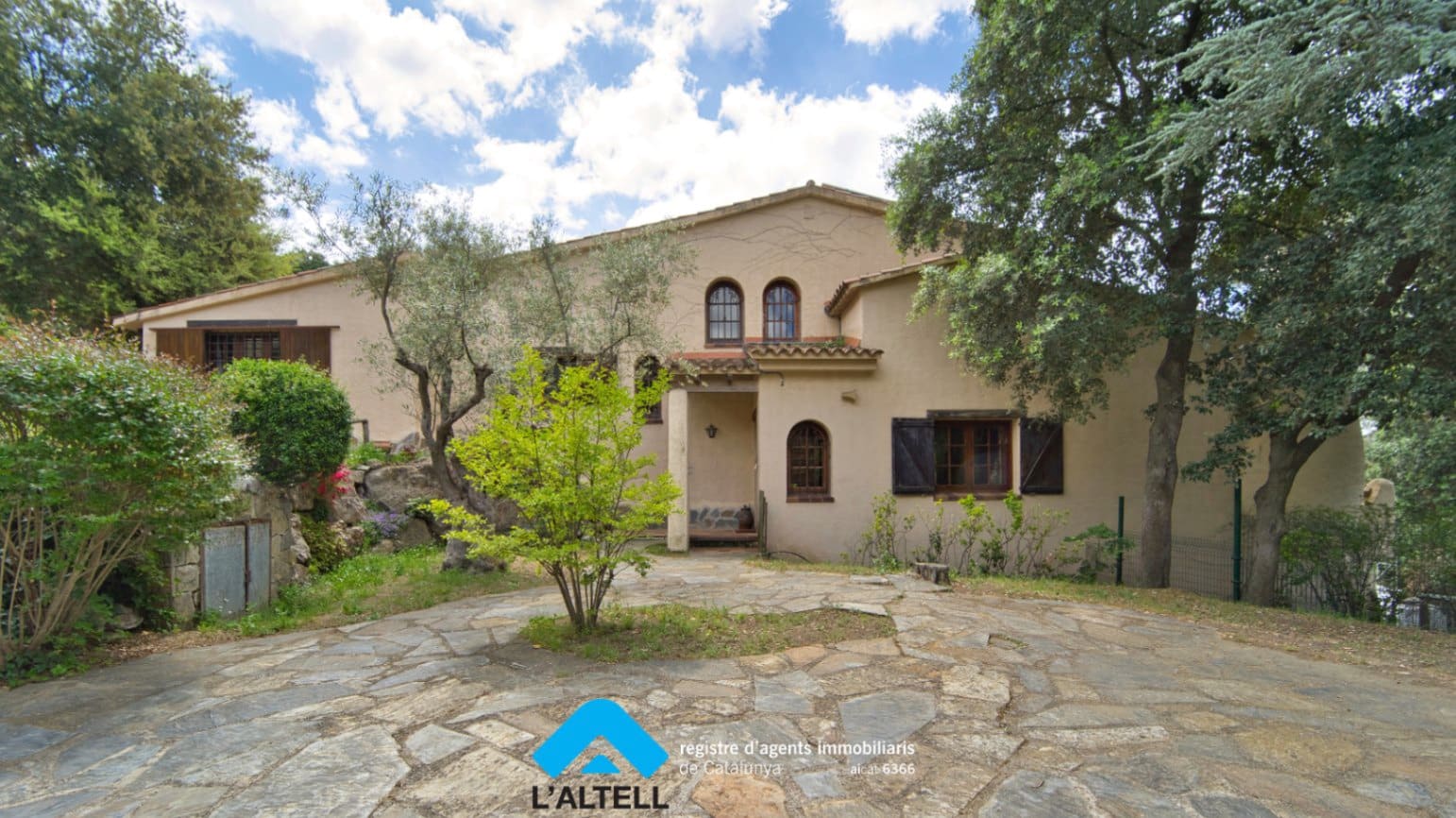 5 soveværelse Villa til salg i L'Ametlla del Valles med garage - € 665.000 (Ref: 9219061)