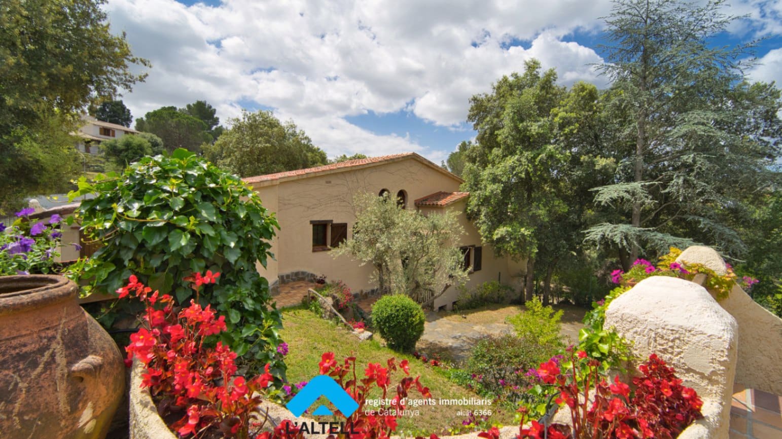 5 soveværelse Villa til salg i L'Ametlla del Valles med garage - € 665.000 (Ref: 9219061)