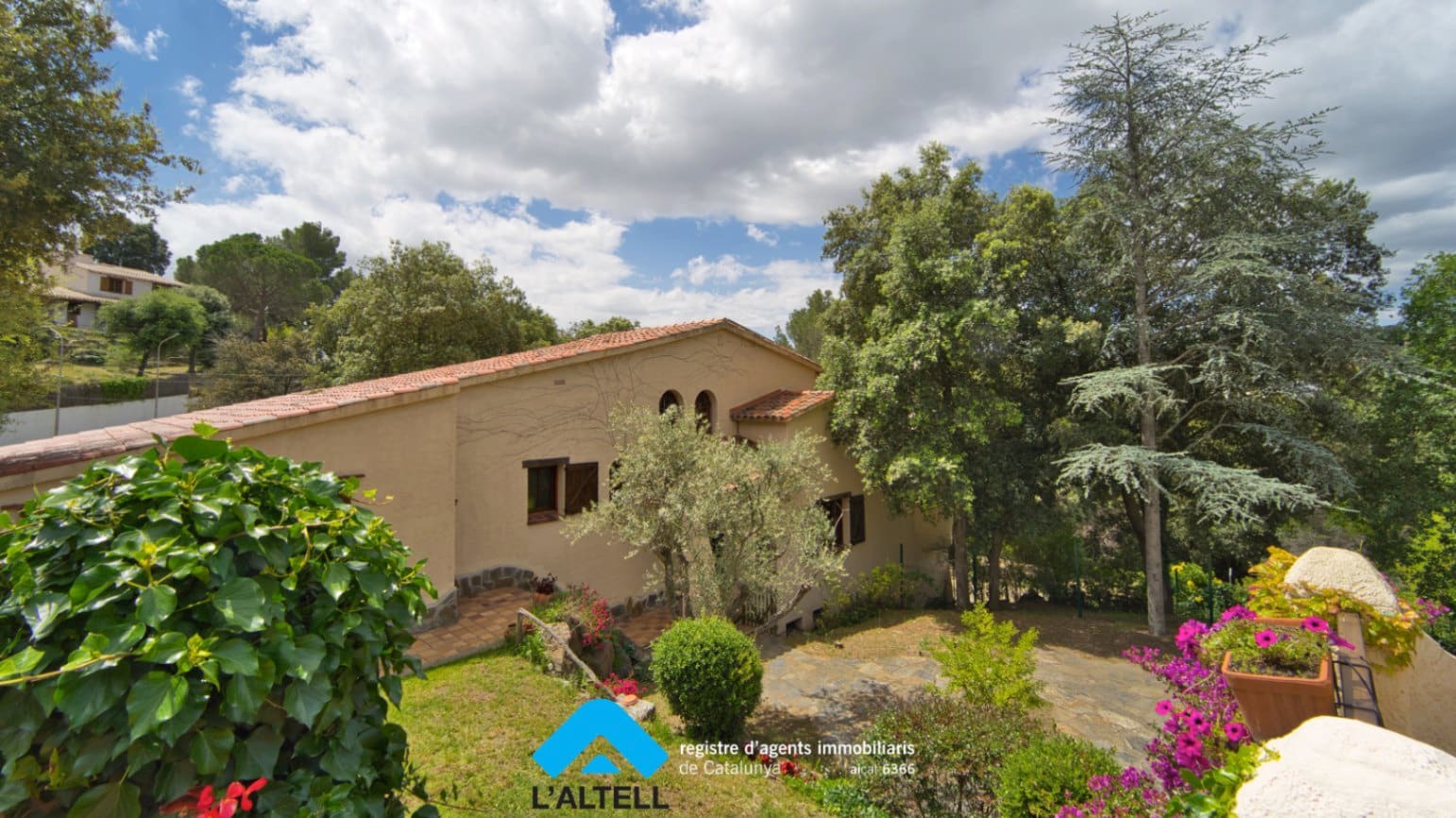 5 soveværelse Villa til salg i L'Ametlla del Valles med garage - € 665.000 (Ref: 9219061)