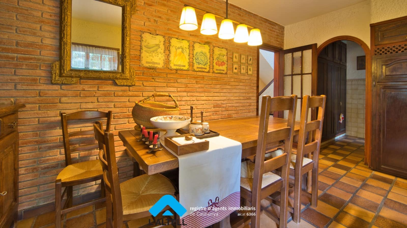 5 soveværelse Villa til salg i L'Ametlla del Valles med garage - € 665.000 (Ref: 9219061)