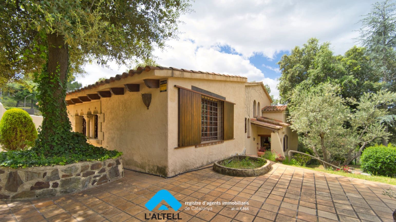 5 soveværelse Villa til salg i L'Ametlla del Valles med garage - € 665.000 (Ref: 9219061)