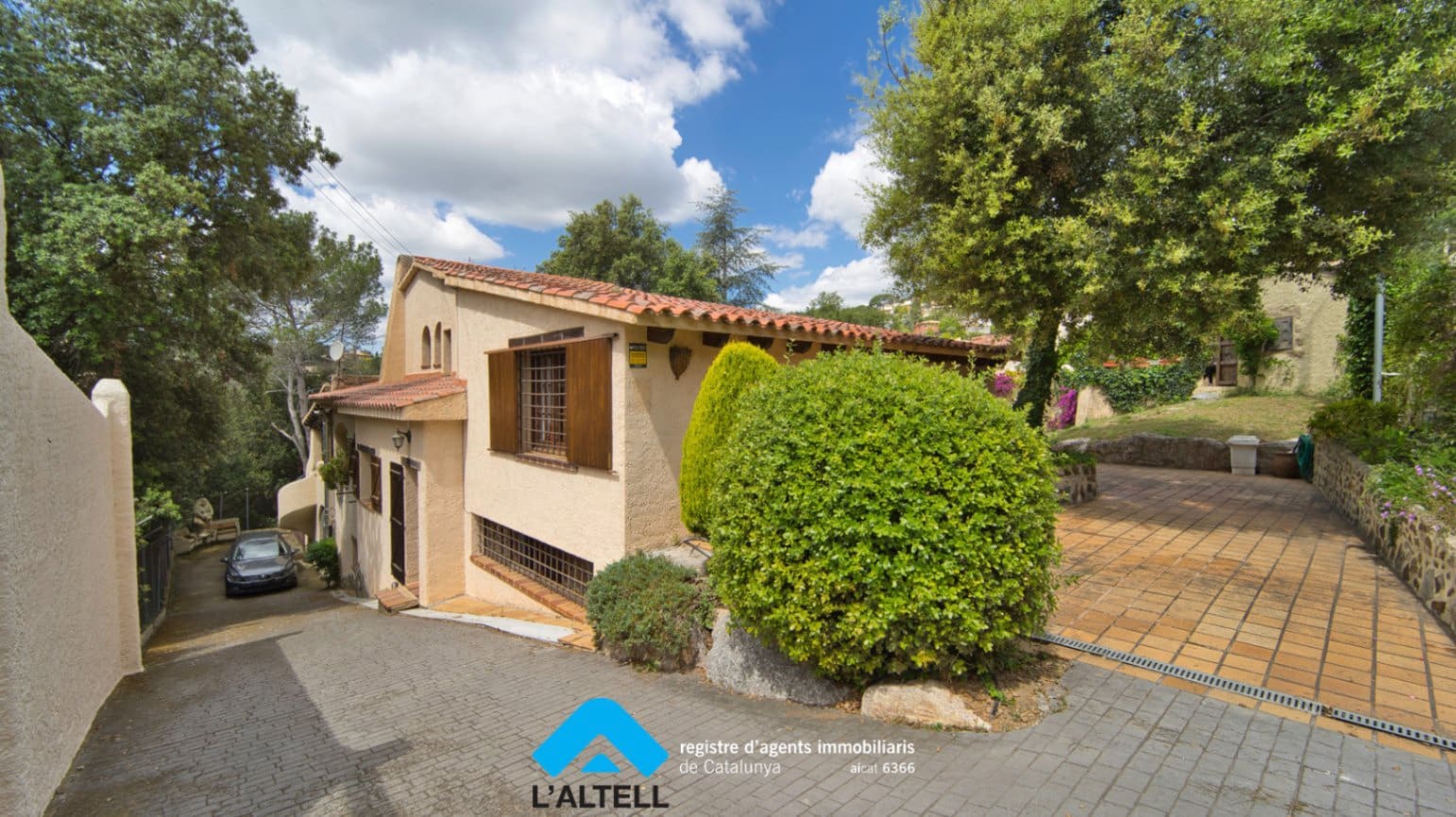 5 soveværelse Villa til salg i L'Ametlla del Valles med garage - € 665.000 (Ref: 9219061)