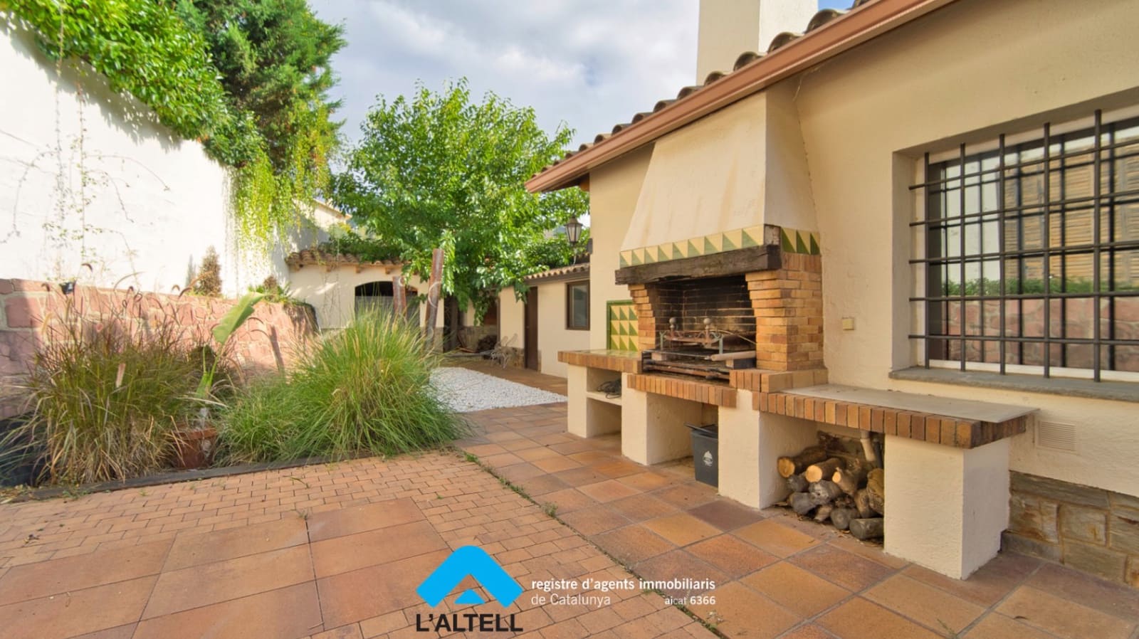 5 bedroom Villa for sale in La Garriga with garage - € 640,000 (Ref: 9254279)