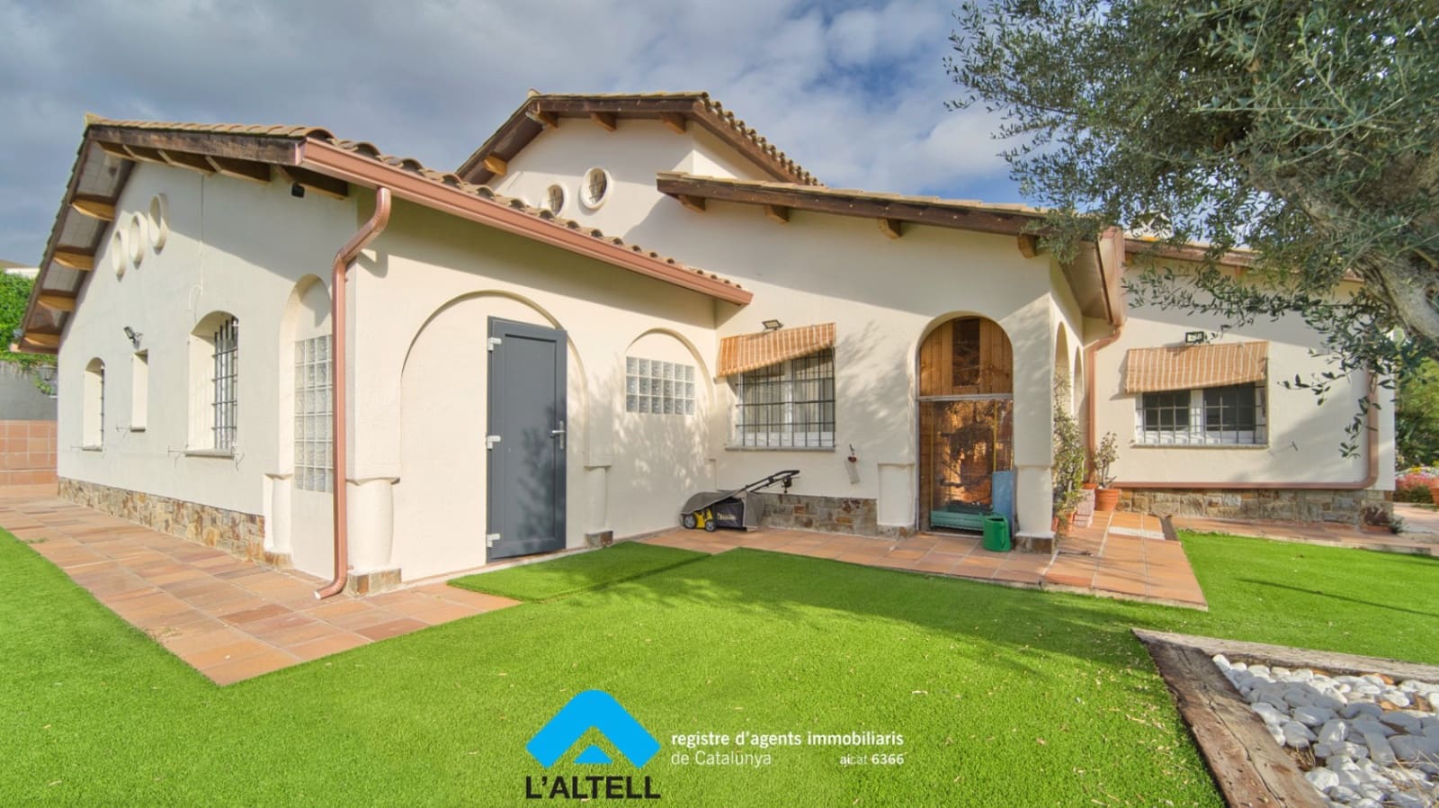 5 bedroom Villa for sale in La Garriga with garage - € 640,000 (Ref: 9254279)