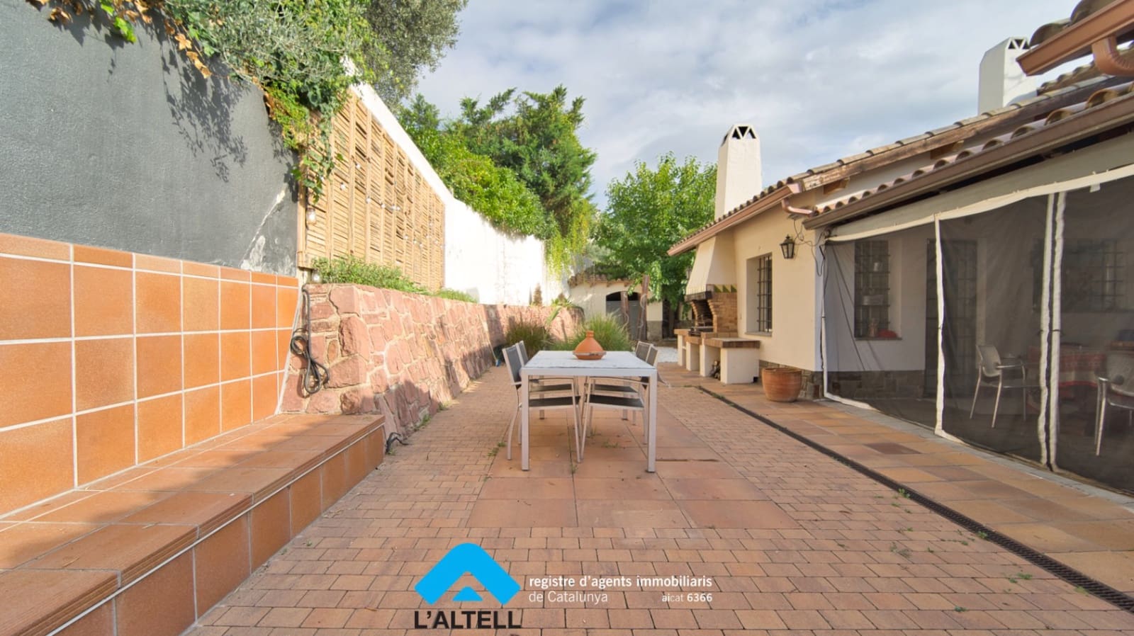 5 bedroom Villa for sale in La Garriga with garage - € 640,000 (Ref: 9254279)