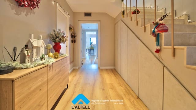 6 bedroom Terraced Villa for sale in L'Ametlla del Vallès with garage - € 595,000 (Ref: 9421693)