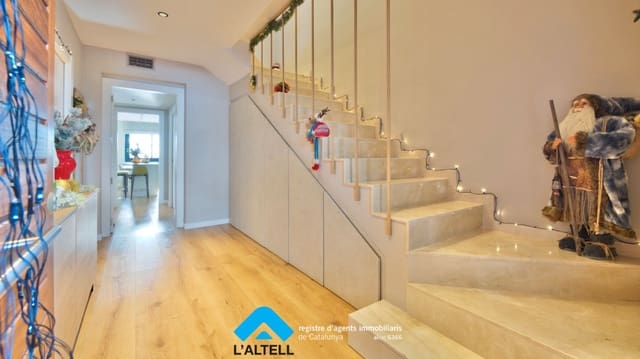 6 bedroom Terraced Villa for sale in L'Ametlla del Vallès with garage - € 595,000 (Ref: 9421693)