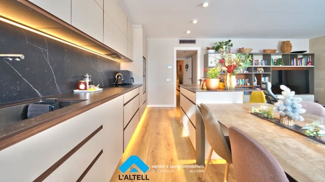 6 bedroom Terraced Villa for sale in L'Ametlla del Vallès with garage - € 595,000 (Ref: 9421693)