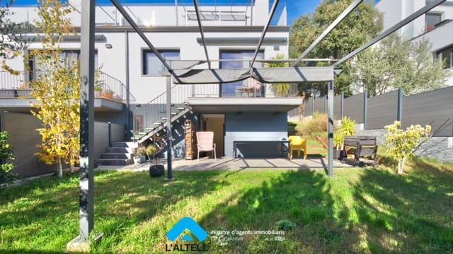 6 bedroom Terraced Villa for sale in L'Ametlla del Vallès with garage - € 595,000 (Ref: 9421693)