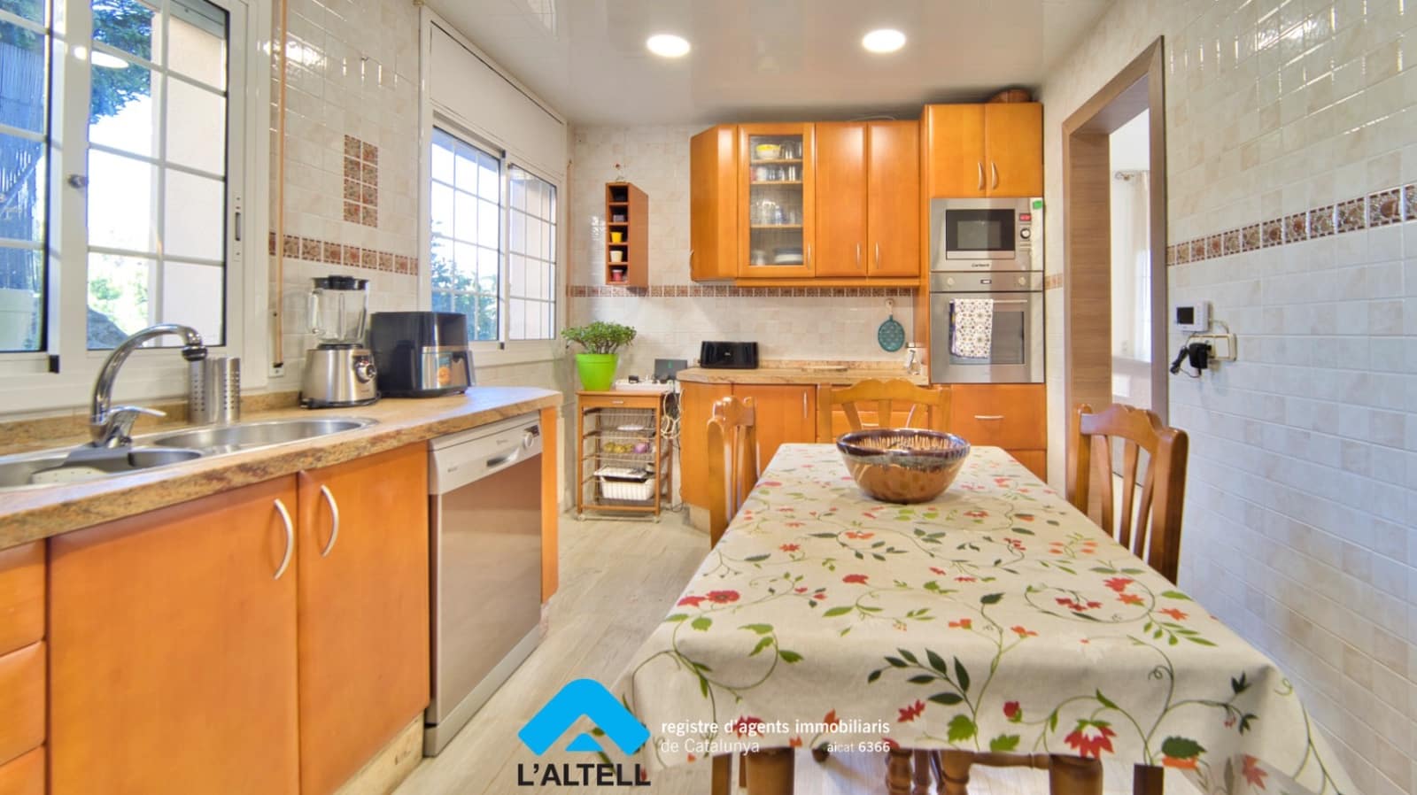 4 soverom Villa til salgs i L'Ametlla del Valles med svømmebasseng garasje - € 448 000 (Ref: 9443659)