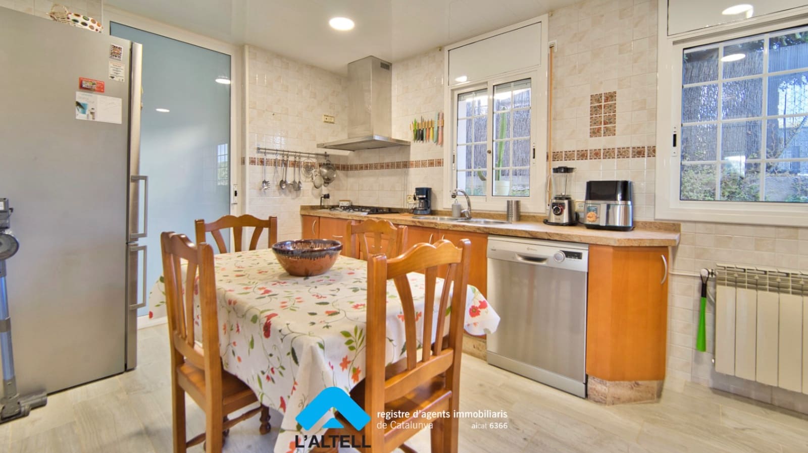 4 soverom Villa til salgs i L'Ametlla del Valles med svømmebasseng garasje - € 448 000 (Ref: 9443659)