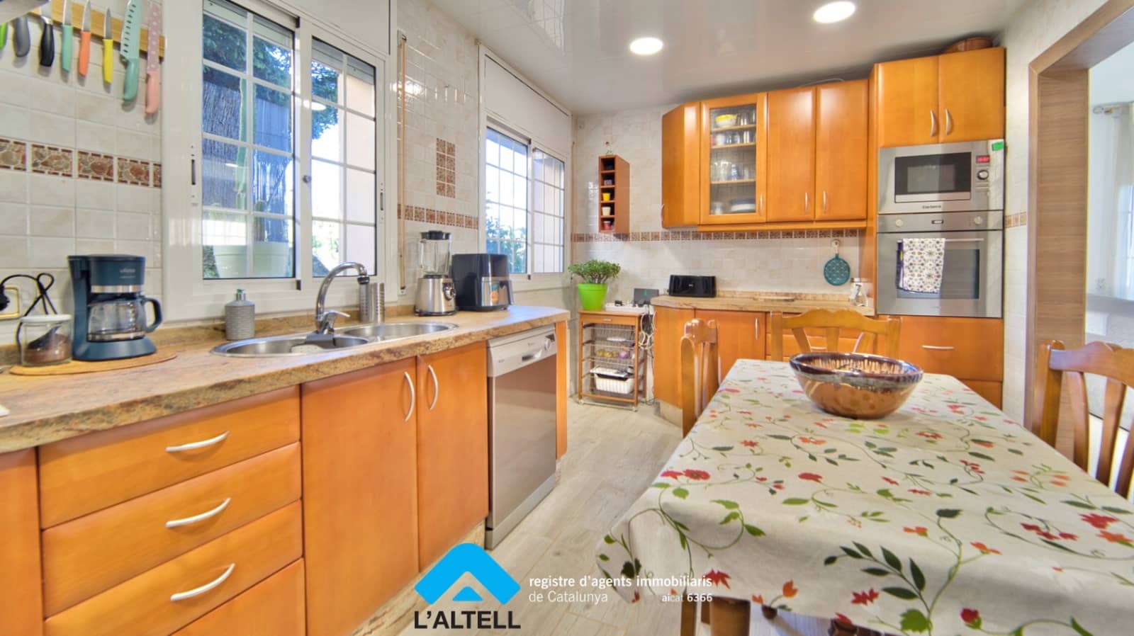 4 soverom Villa til salgs i L'Ametlla del Valles med svømmebasseng garasje - € 448 000 (Ref: 9443659)