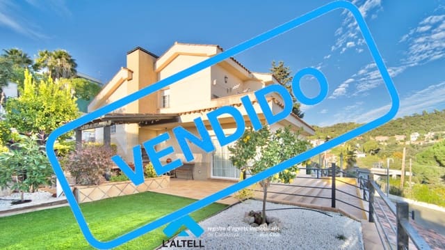 4 makuuhuone Huvila myytävänä paikassa L'Ametlla del Vallès mukana uima-altaan 
autotalli - 448 000 € (Ref: 9443659)