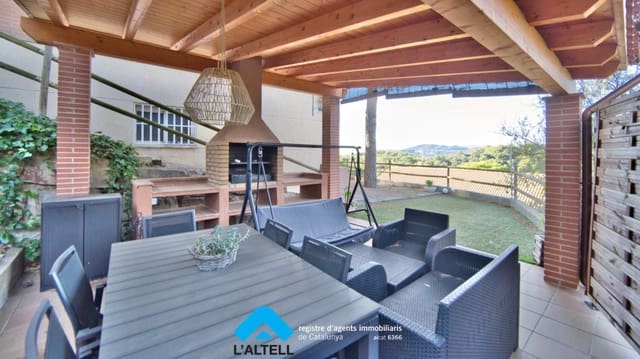 5 soveværelse Villa til salg i L'Ametlla del Vallès med garage - € 545.000 (Ref: 9444897)