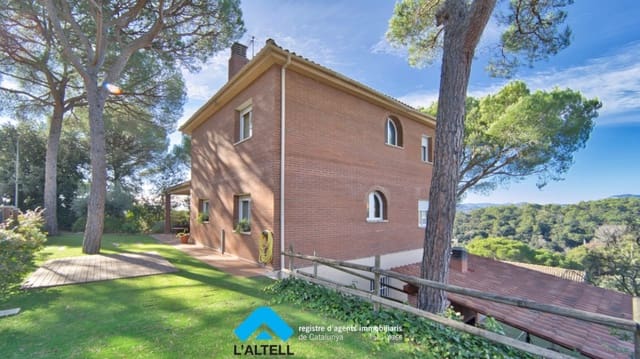 5 soveværelse Villa til salg i L'Ametlla del Vallès med garage - € 545.000 (Ref: 9444897)