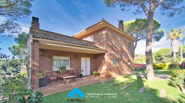 5 soveværelse Villa til salg i L'Ametlla del Vallès med garage - € 545.000 (Ref: 9444897)