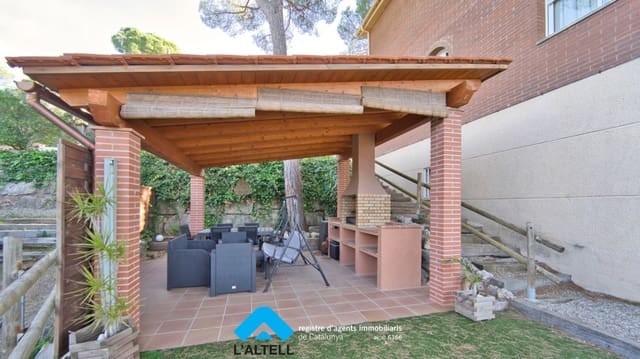 5 soveværelse Villa til salg i L'Ametlla del Vallès med garage - € 545.000 (Ref: 9444897)