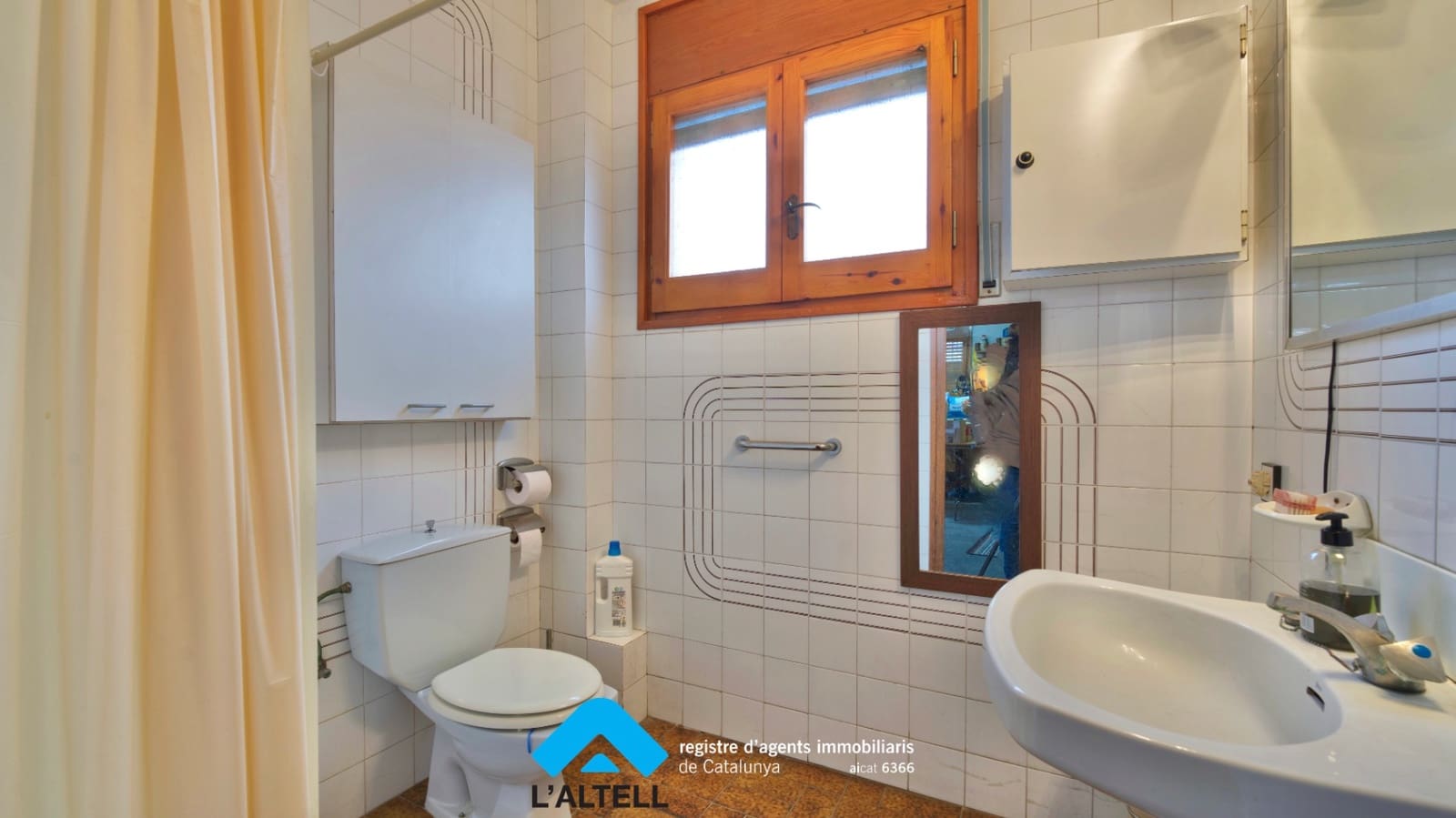 5 bedroom Villa for sale in L'Ametlla del Valles with garage - € 520,000 (Ref: 9528587)