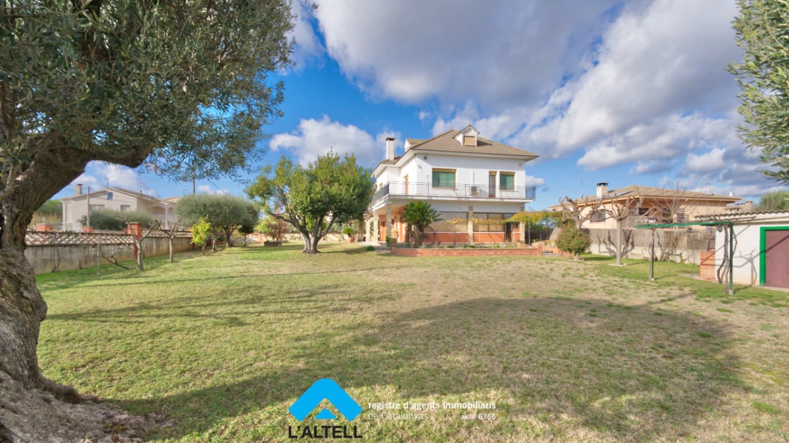 5 bedroom Villa for sale in L'Ametlla del Valles with garage - € 520,000 (Ref: 9528587)