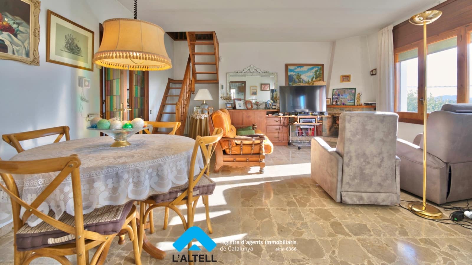 5 bedroom Villa for sale in L'Ametlla del Valles with garage - € 520,000 (Ref: 9528587)