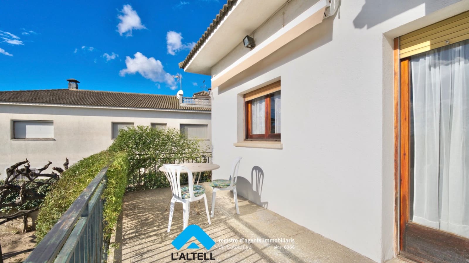 5 bedroom Villa for sale in L'Ametlla del Valles with garage - € 520,000 (Ref: 9528587)