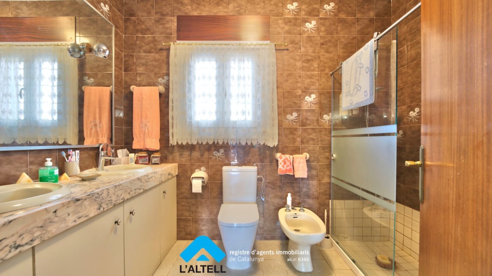 5 bedroom Villa for sale in L'Ametlla del Valles with garage - € 520,000 (Ref: 9528587)