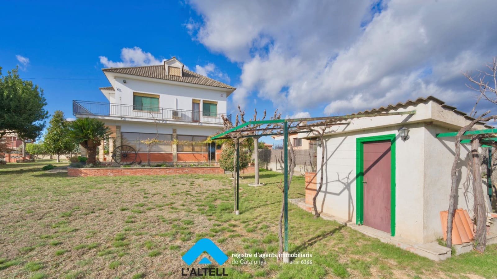 5 bedroom Villa for sale in L'Ametlla del Valles with garage - € 520,000 (Ref: 9528587)