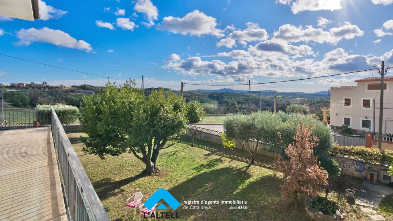 5 bedroom Villa for sale in L'Ametlla del Valles with garage - € 520,000 (Ref: 9528587)