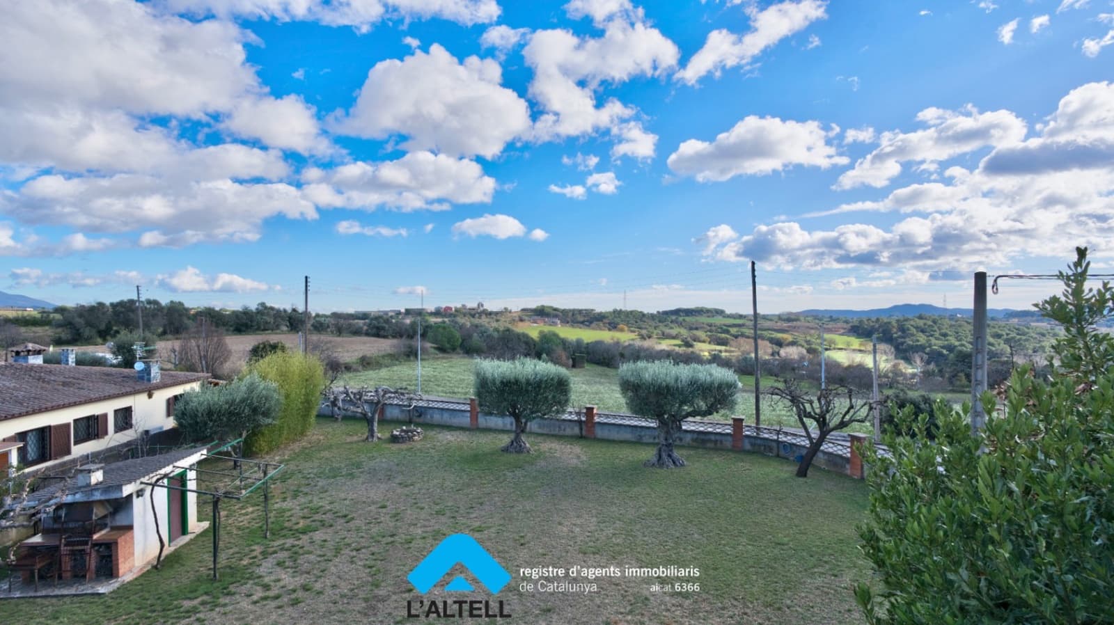 5 bedroom Villa for sale in L'Ametlla del Valles with garage - € 520,000 (Ref: 9528587)