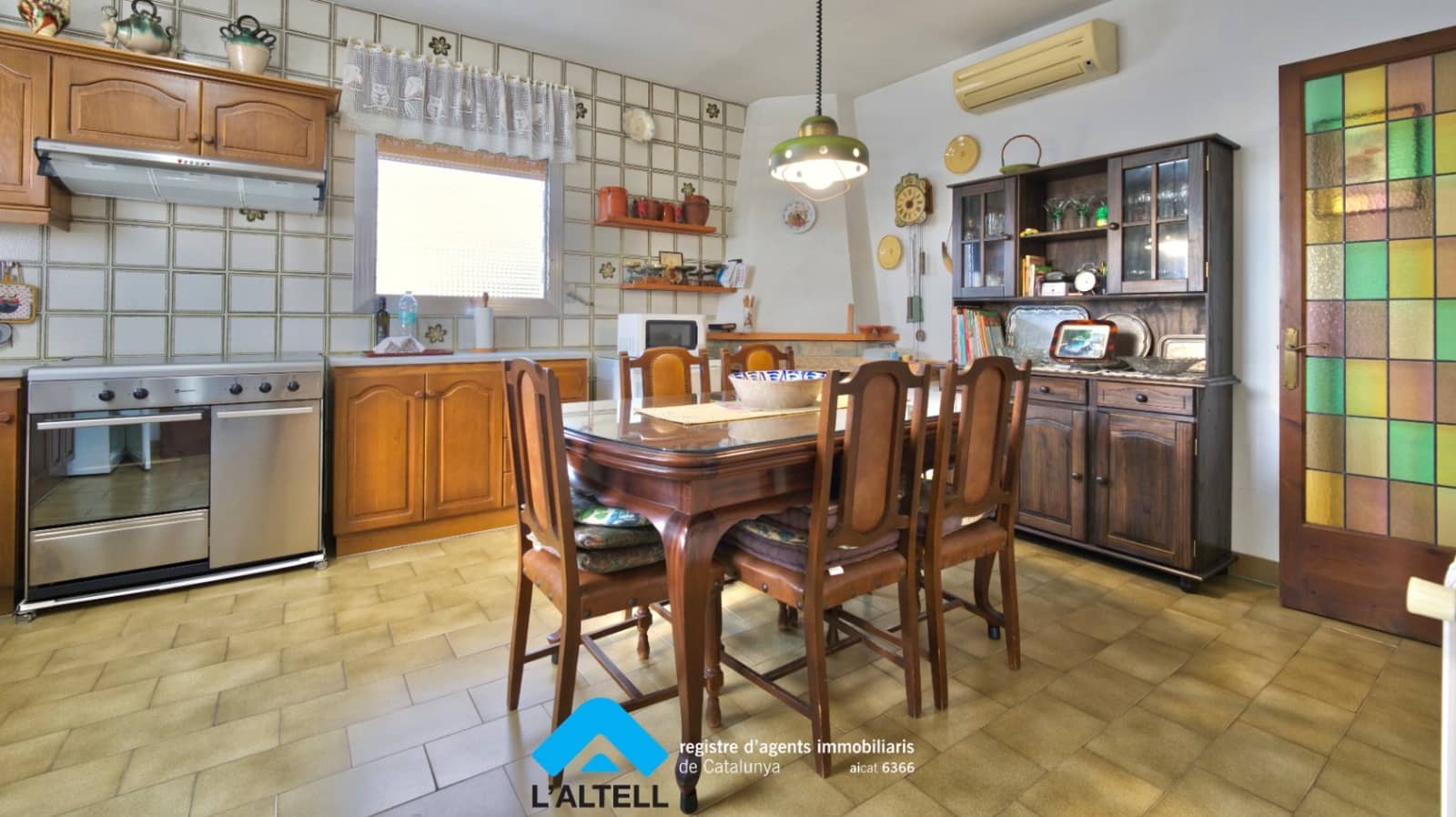 5 bedroom Villa for sale in L'Ametlla del Valles with garage - € 520,000 (Ref: 9528587)