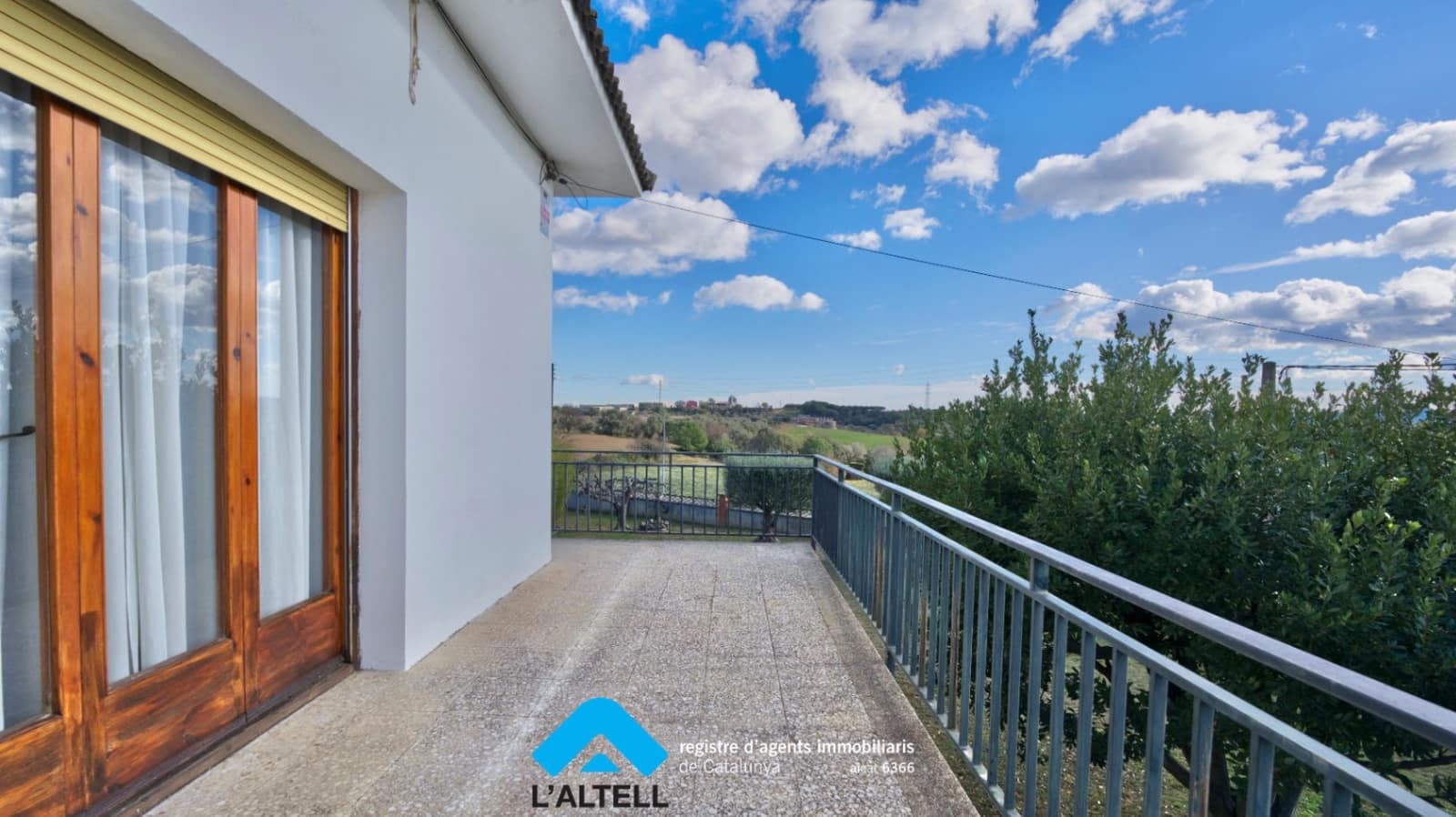 5 bedroom Villa for sale in L'Ametlla del Valles with garage - € 520,000 (Ref: 9528587)