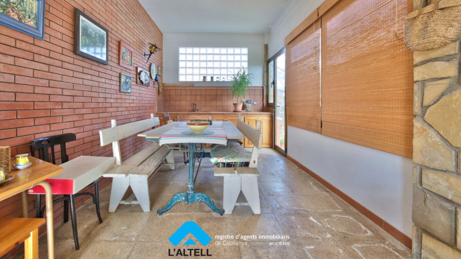5 bedroom Villa for sale in L'Ametlla del Valles with garage - € 520,000 (Ref: 9528587)