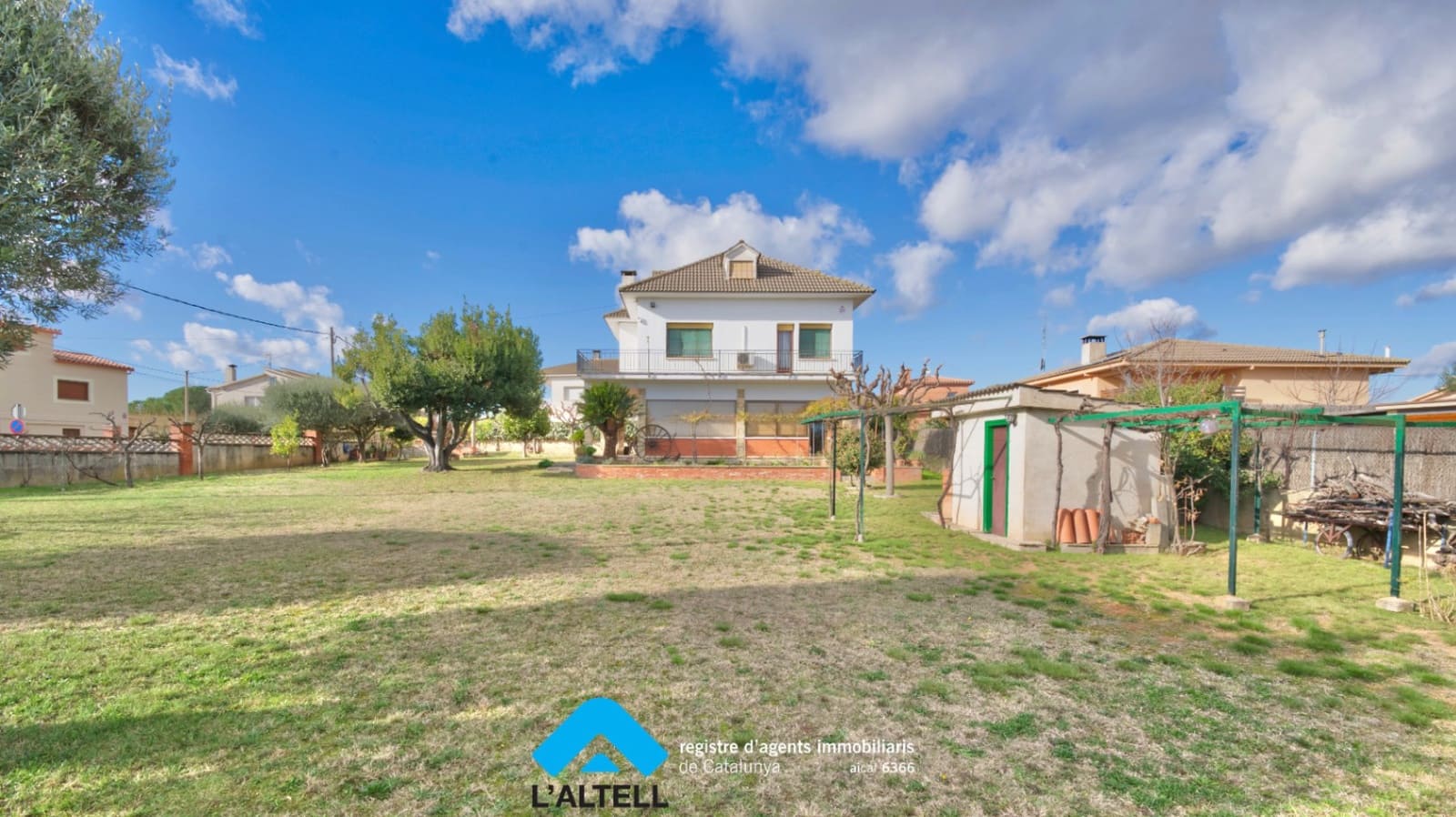 5 bedroom Villa for sale in L'Ametlla del Valles with garage - € 520,000 (Ref: 9528587)