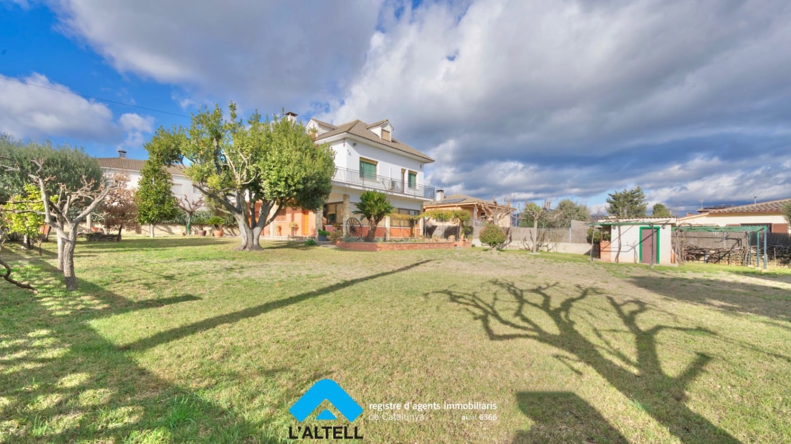 5 bedroom Villa for sale in L'Ametlla del Valles with garage - € 520,000 (Ref: 9528587)