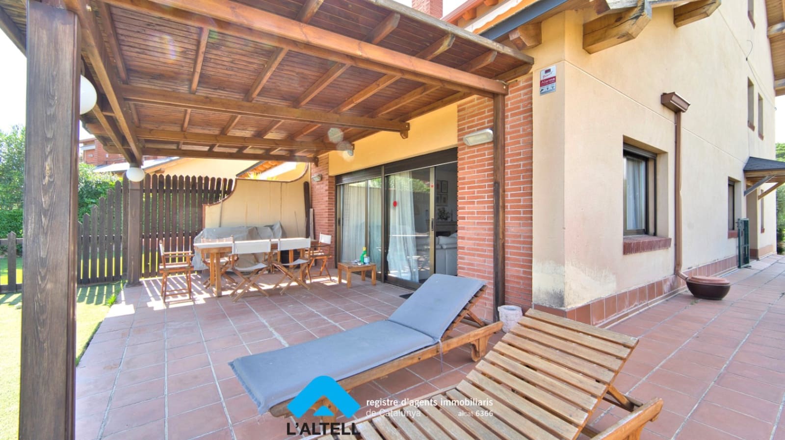 4 makuuhuone Huvila myytävänä paikassa L'Ametlla del Valles mukana uima-altaan 
autotalli - 599 000 € (Ref: 9804839)