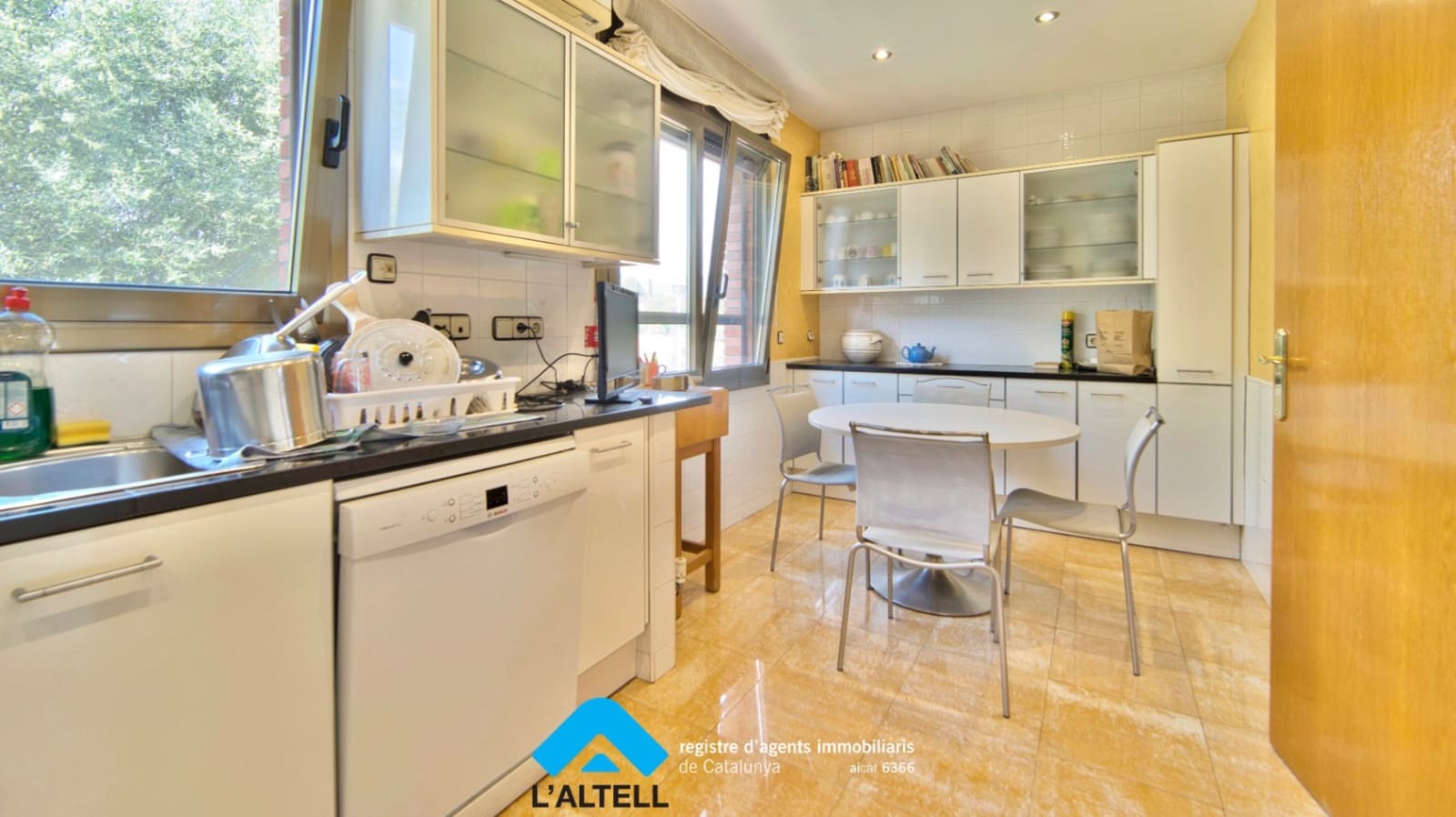 4 makuuhuone Huvila myytävänä paikassa L'Ametlla del Valles mukana uima-altaan 
autotalli - 599 000 € (Ref: 9804839)