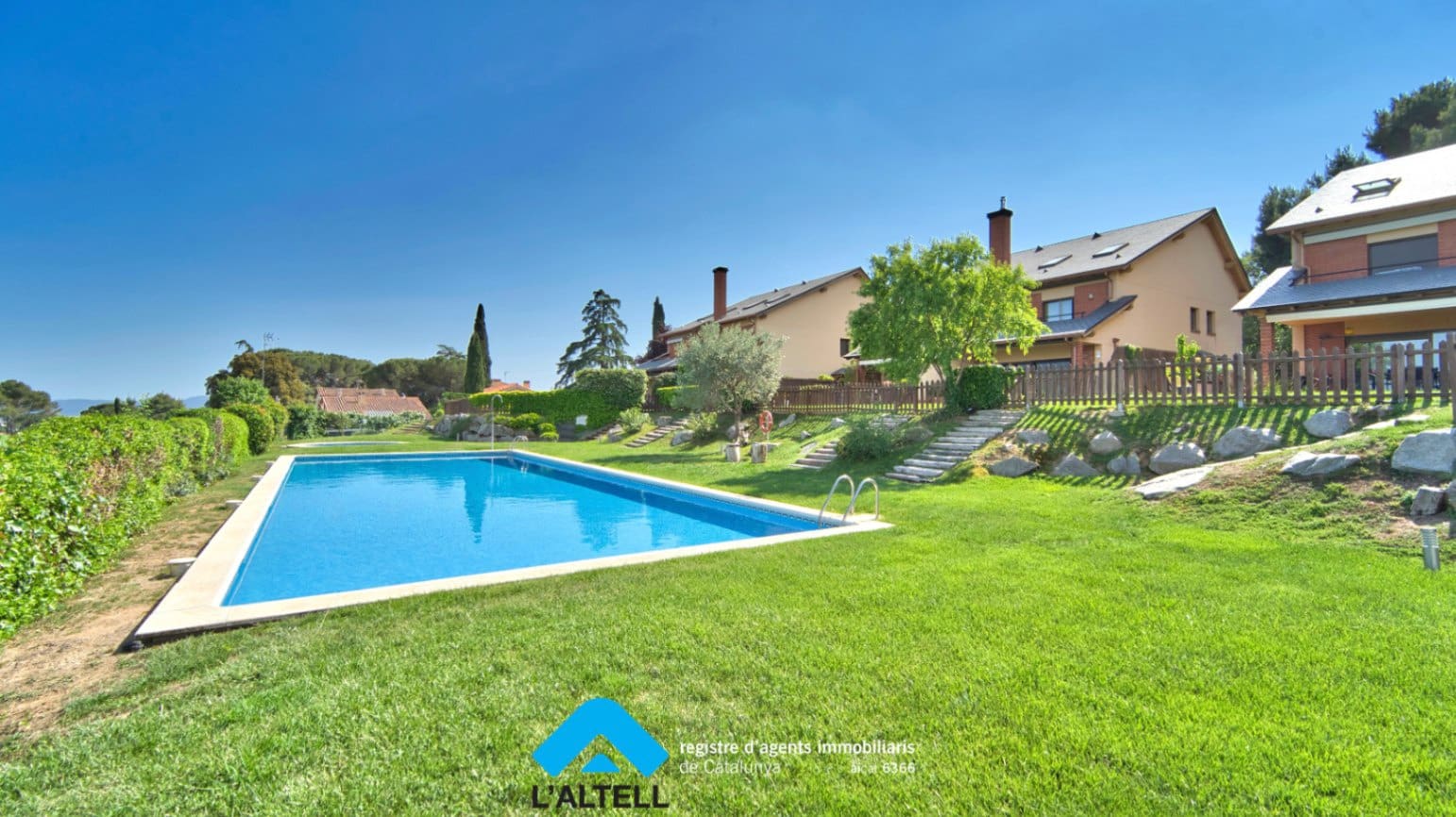 4 makuuhuone Huvila myytävänä paikassa L'Ametlla del Valles mukana uima-altaan 
autotalli - 599 000 € (Ref: 9804839)