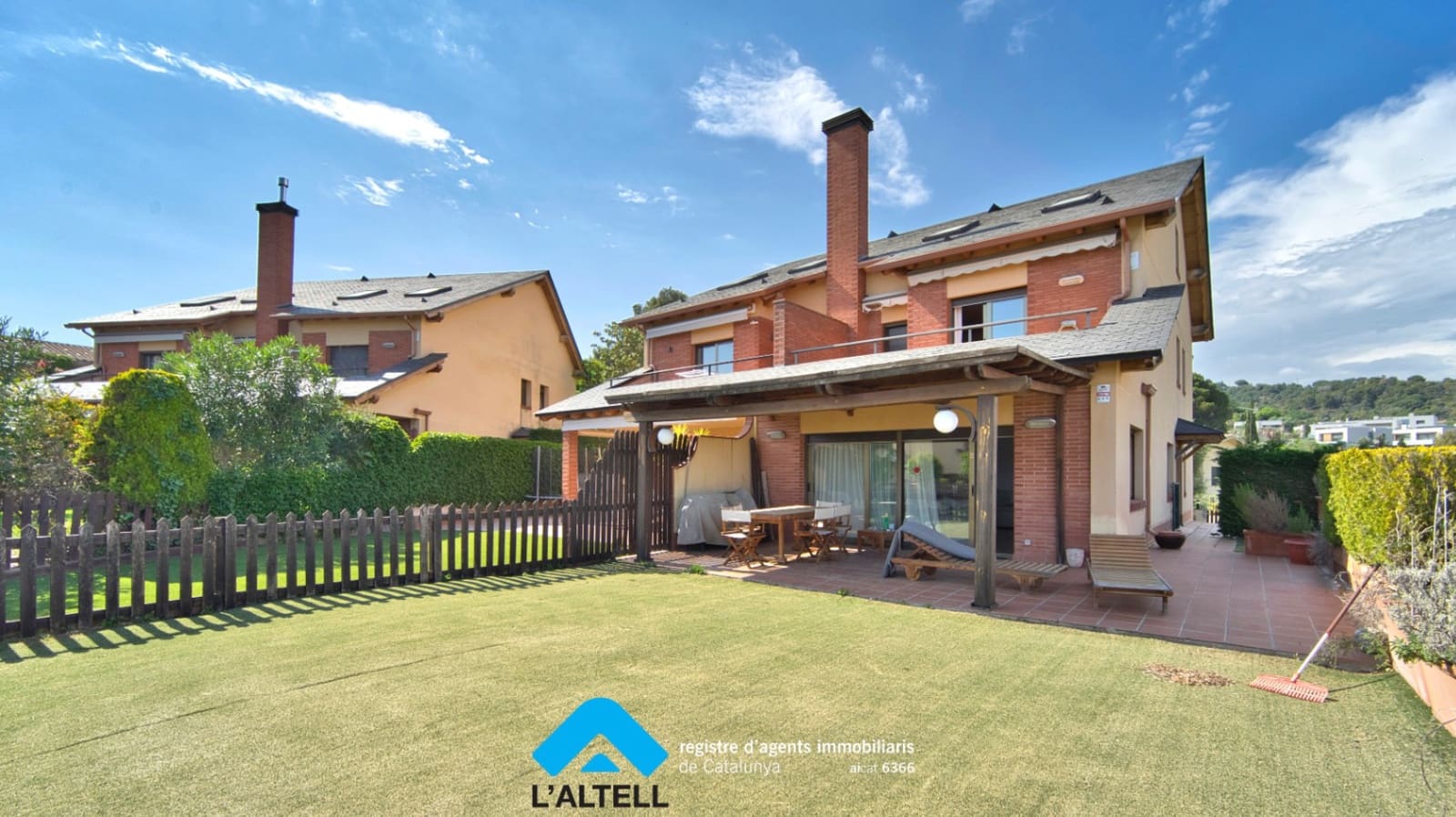 4 makuuhuone Huvila myytävänä paikassa L'Ametlla del Valles mukana uima-altaan 
autotalli - 599 000 € (Ref: 9804839)