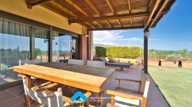 4 makuuhuone Huvila myytävänä paikassa L'Ametlla del Vallès mukana uima-altaan 
autotalli - 599 000 € (Ref: 9804839)