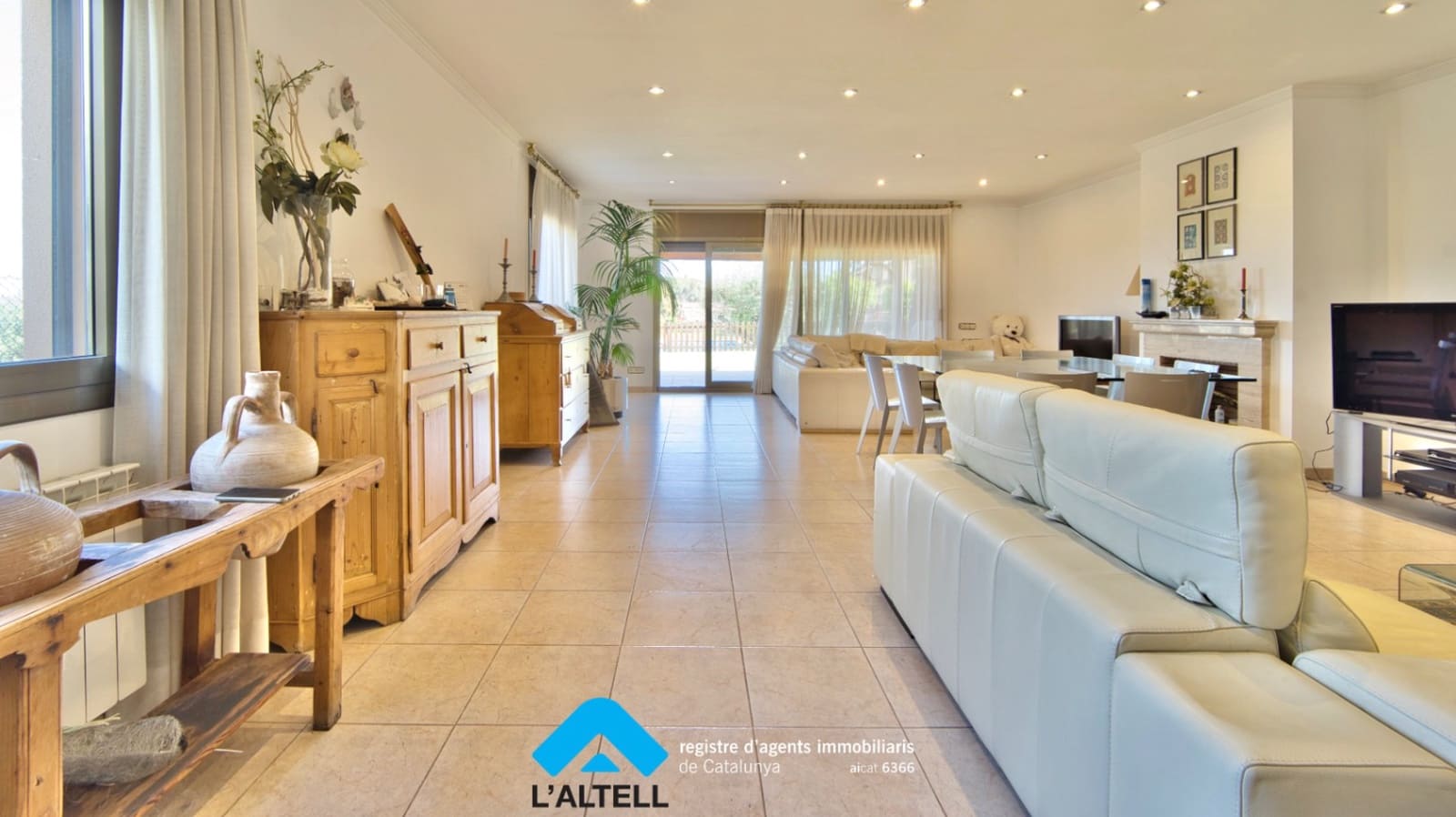 4 makuuhuone Huvila myytävänä paikassa L'Ametlla del Valles mukana uima-altaan 
autotalli - 599 000 € (Ref: 9804839)