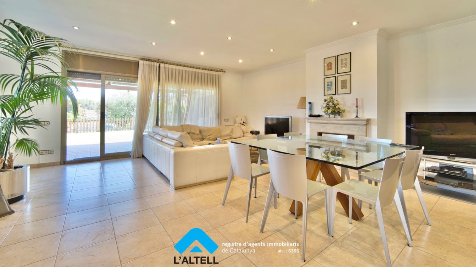 4 makuuhuone Huvila myytävänä paikassa L'Ametlla del Valles mukana uima-altaan 
autotalli - 599 000 € (Ref: 9804839)