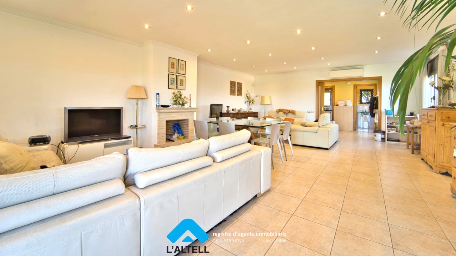 4 makuuhuone Huvila myytävänä paikassa L'Ametlla del Valles mukana uima-altaan 
autotalli - 599 000 € (Ref: 9804839)