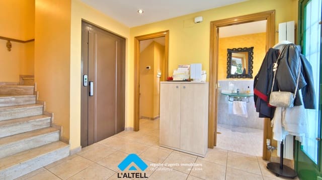 4 makuuhuone Huvila myytävänä paikassa L'Ametlla del Vallès mukana uima-altaan 
autotalli - 599 000 € (Ref: 9804839)