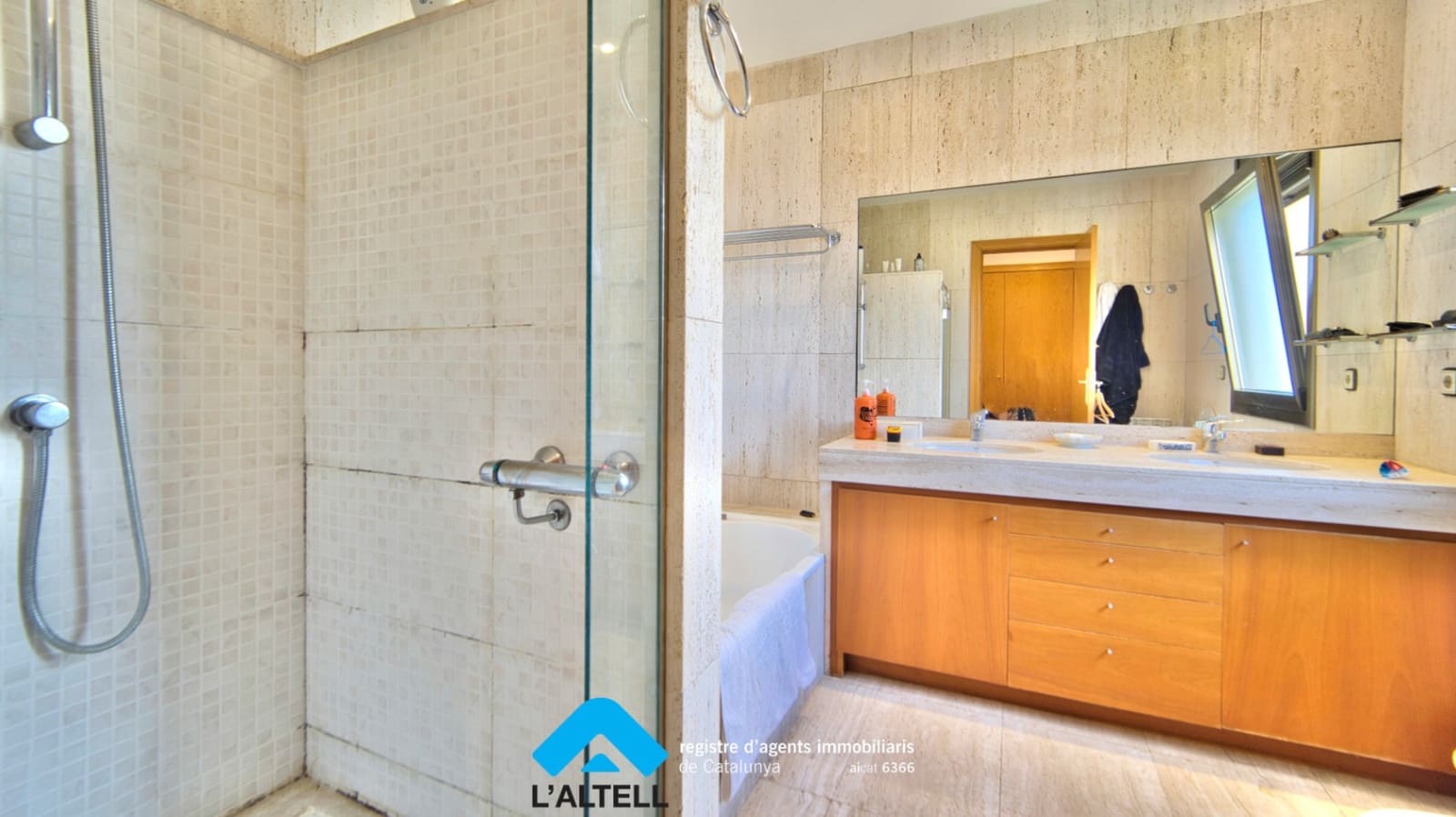 4 makuuhuone Huvila myytävänä paikassa L'Ametlla del Valles mukana uima-altaan 
autotalli - 599 000 € (Ref: 9804839)